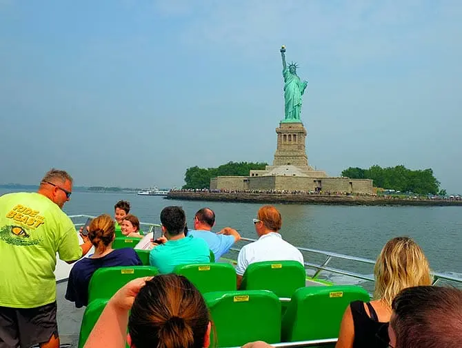 Circle Line The Beast paseo en lancha motora en Nueva York - Skyline