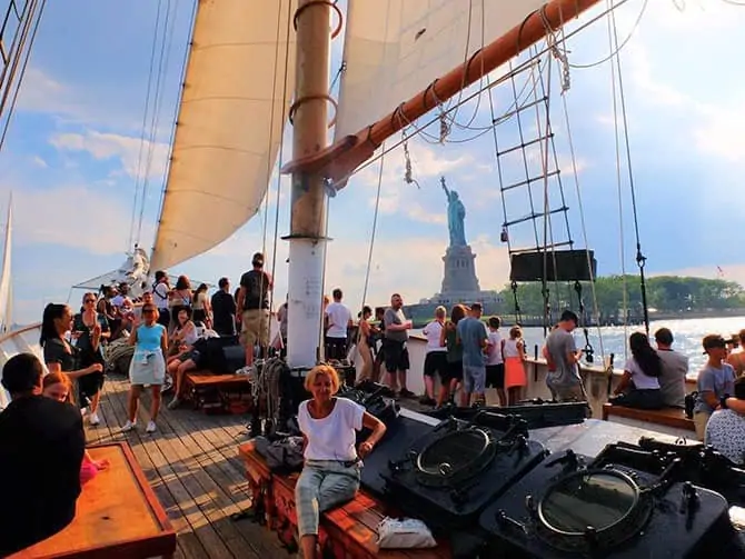 Crucero en gran velero a la Estatua de la Libertad en Nueva York - Navegar