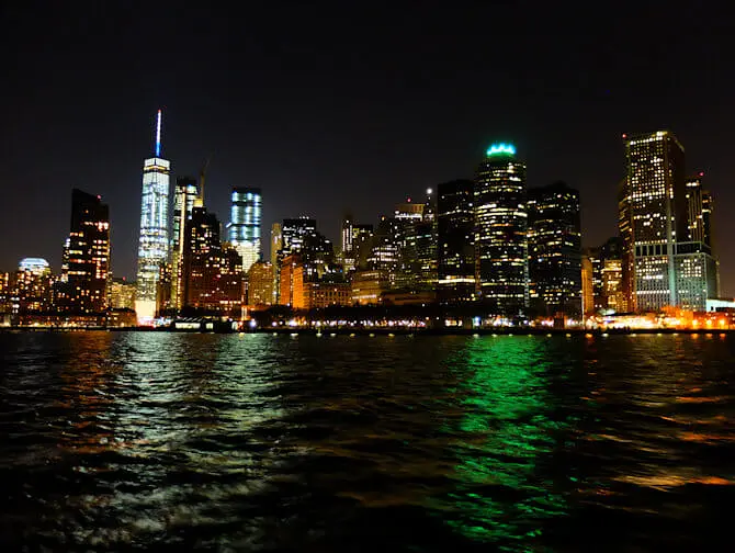 Crucero con cena en Nueva York Bateaux - vistas