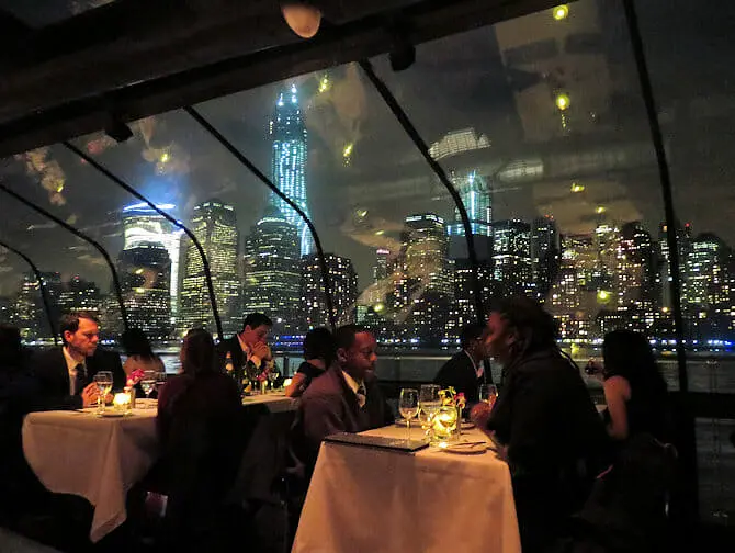 Crucero con cena en Nueva York Bateaux - pasajeros