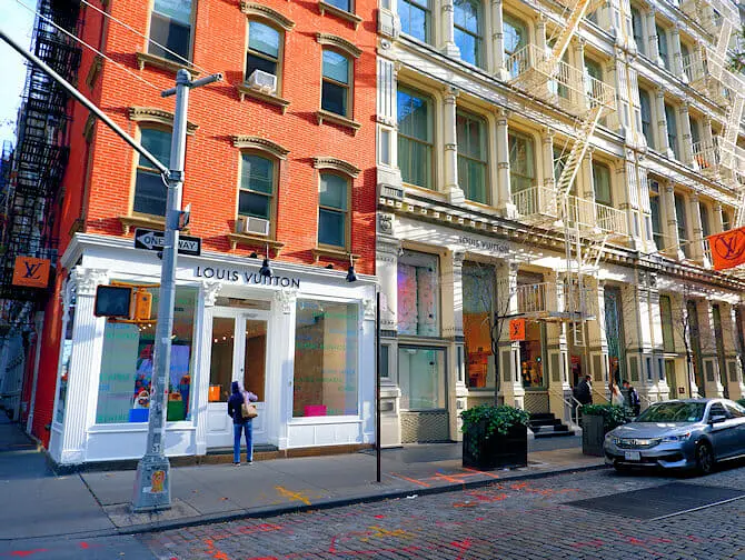 De compras en el SoHo - Louis Vuitton