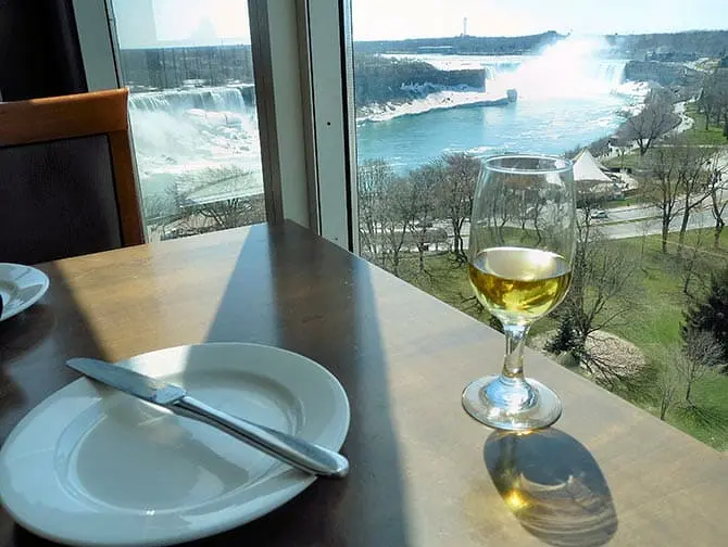 Excursión desde Nueva York a Niagara Falls en avión - Almuerzo en Niagara Falls