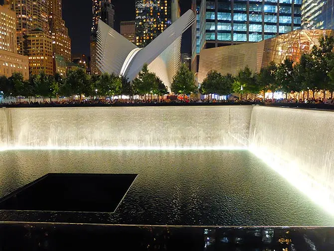 Monumento conmemorativo a las victimas del 11-S en Nueva York - Fuente