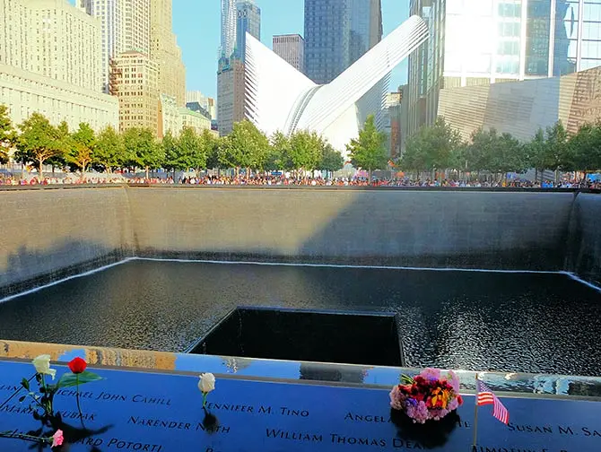Monumento conmemorativo a las victimas del 11-S en Nueva York - Rosas