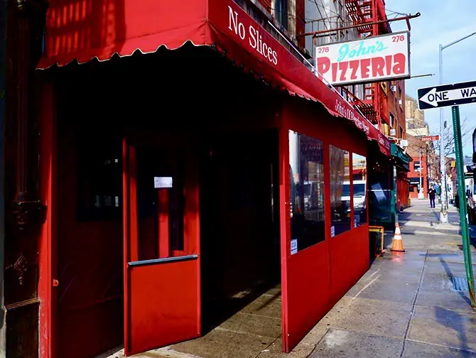La mejor pizza de Nueva York - John's Pizzeria en Bleecker Street