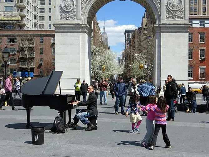 Parques en Nueva York - Musica en directo en Washington Square Park