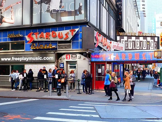 Restaurantes temáticos en Nueva York - Ellen's Stardust Diner
