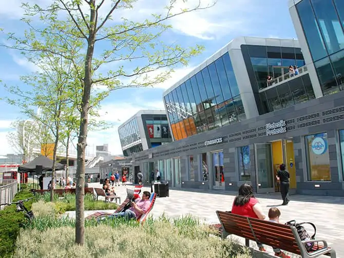 Empire Outlets New York City en Nueva York - Línea de costa