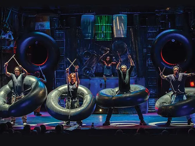 Tickets para STOMP en Nueva York - Haciendo música