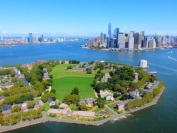 Rutas de paseos en helicóptero por Nueva York - Govenors Island