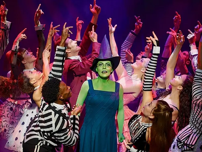 Tickets para Wicked en Broadway - Elphaba y el elenco