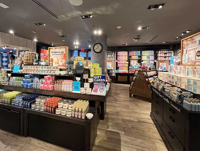 Maquillaje en Nueva York - interior de Bath and Body Works