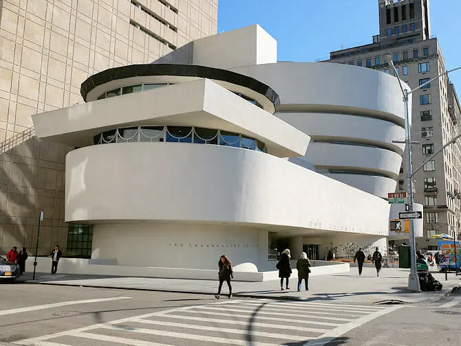 Tour por el Alto y Bajo Manhattan en español - Guggenheim