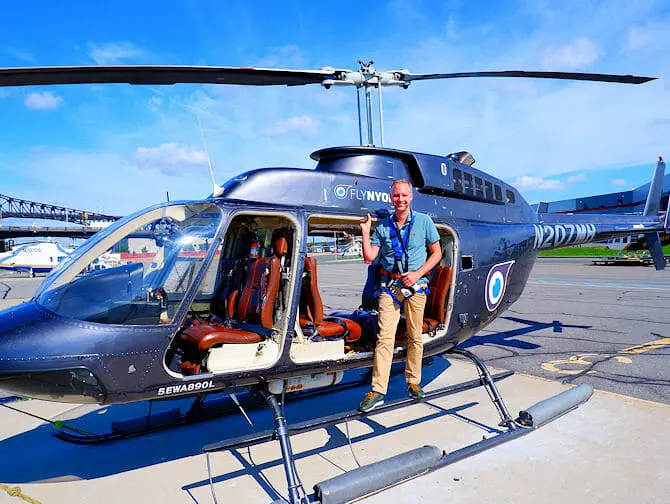 Vuelo en helicóptero sin puertas por Nueva York - Selfie