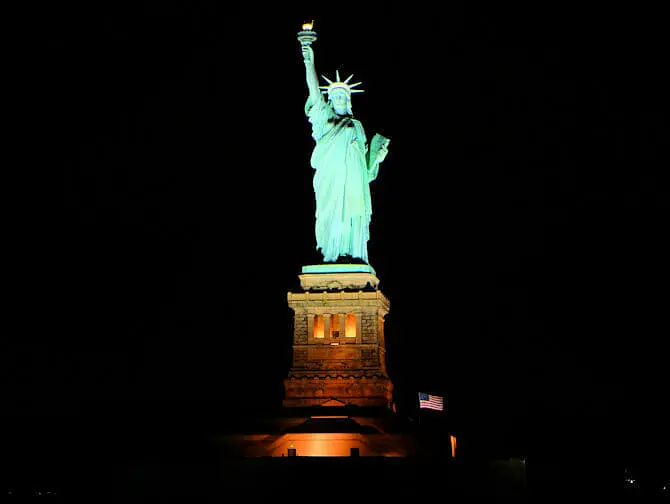 Crucero con cena Hudson River en Nueva York - Yate