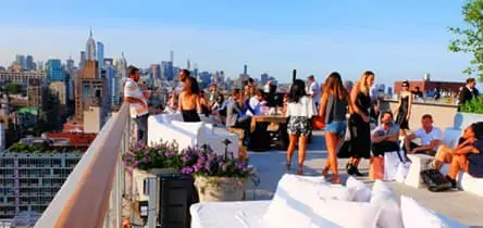 Visita un rooftop bar