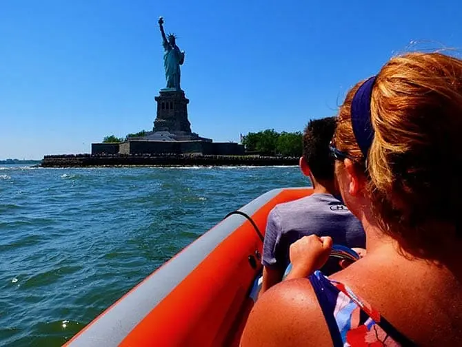 Paseo en lancha rápida en Nueva York
