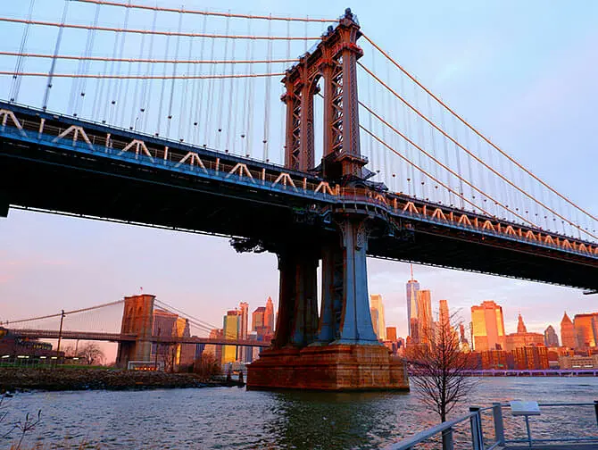 Manhattan Bridge en Nueva York - Puesta de sol