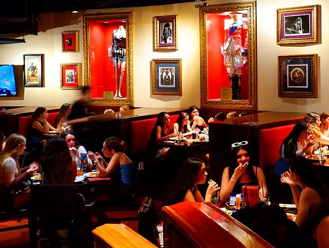 Restaurantes temáticos en Nueva York - Hard Rock Cafe por dentro