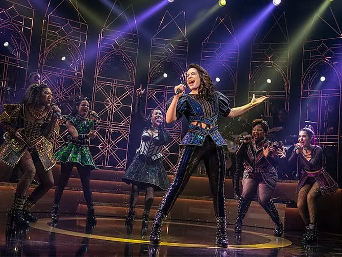 Tickets para SIX en Broadway - Cantando