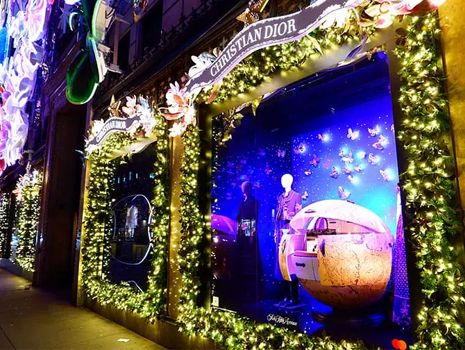 Saks Fifth Avenue Holiday Light Show en Nueva York - Escaparate