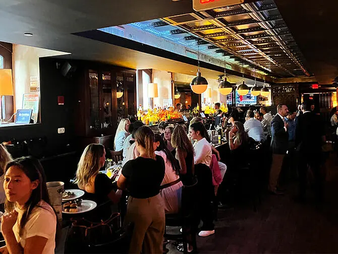 Restaurantes temáticos en Nueva York - Trinity Place por dentro