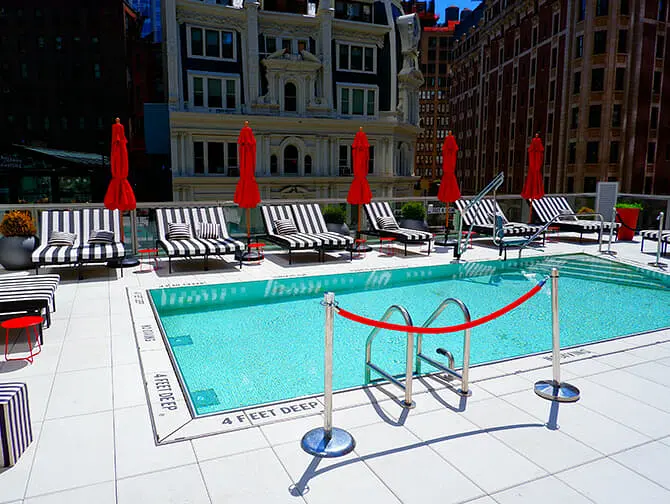 Nadar en Nueva York - Piscina de un hotel