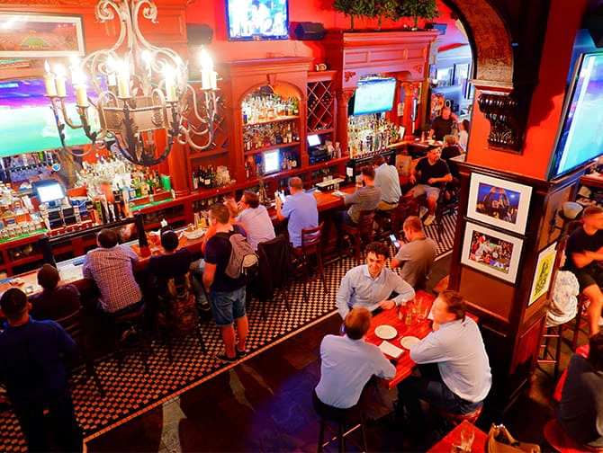 Los mejores bares deportivos en Nueva York - The Football Factory at Legends interior