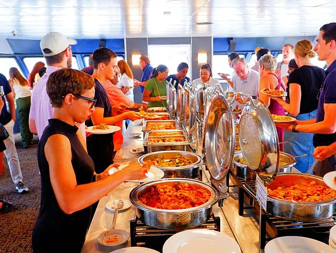 Crucero con cena bufé en Nueva York - Cena