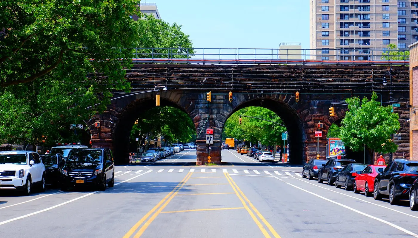 Qué ver y hacer en Spanish Harlem - metro