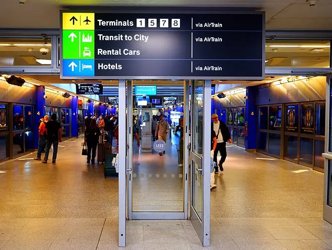 JFK AirTrain en Nueva York - señales 