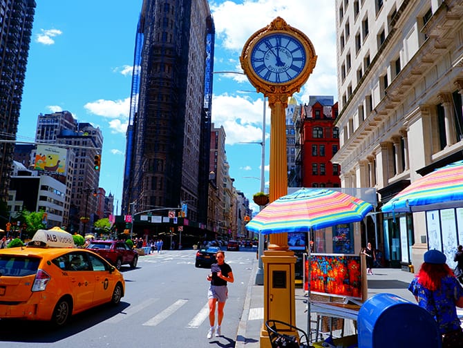 Diferencia horaria entre países de habla hispana y Nueva York - Reloj de Nueva York