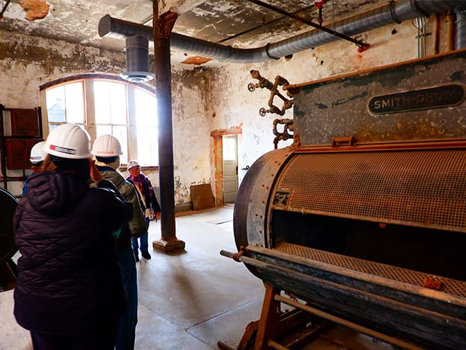 Tour con casco de Ellis Island en Nueva York - Tour en grupo pequeño