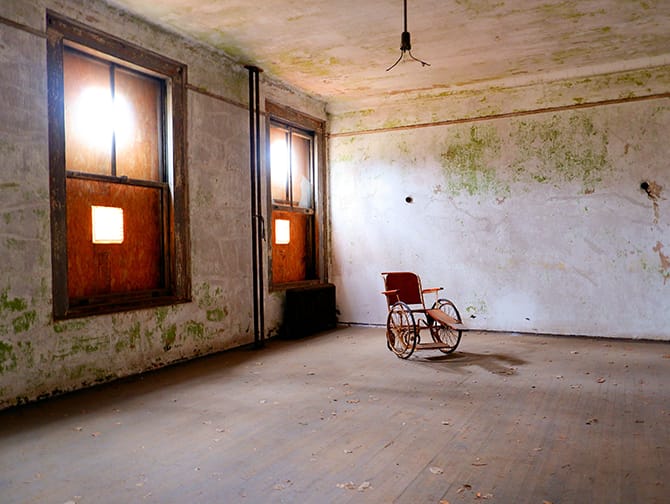 Tour con casco de Ellis Island en Nueva York - Visita del hospital de Ellis Island