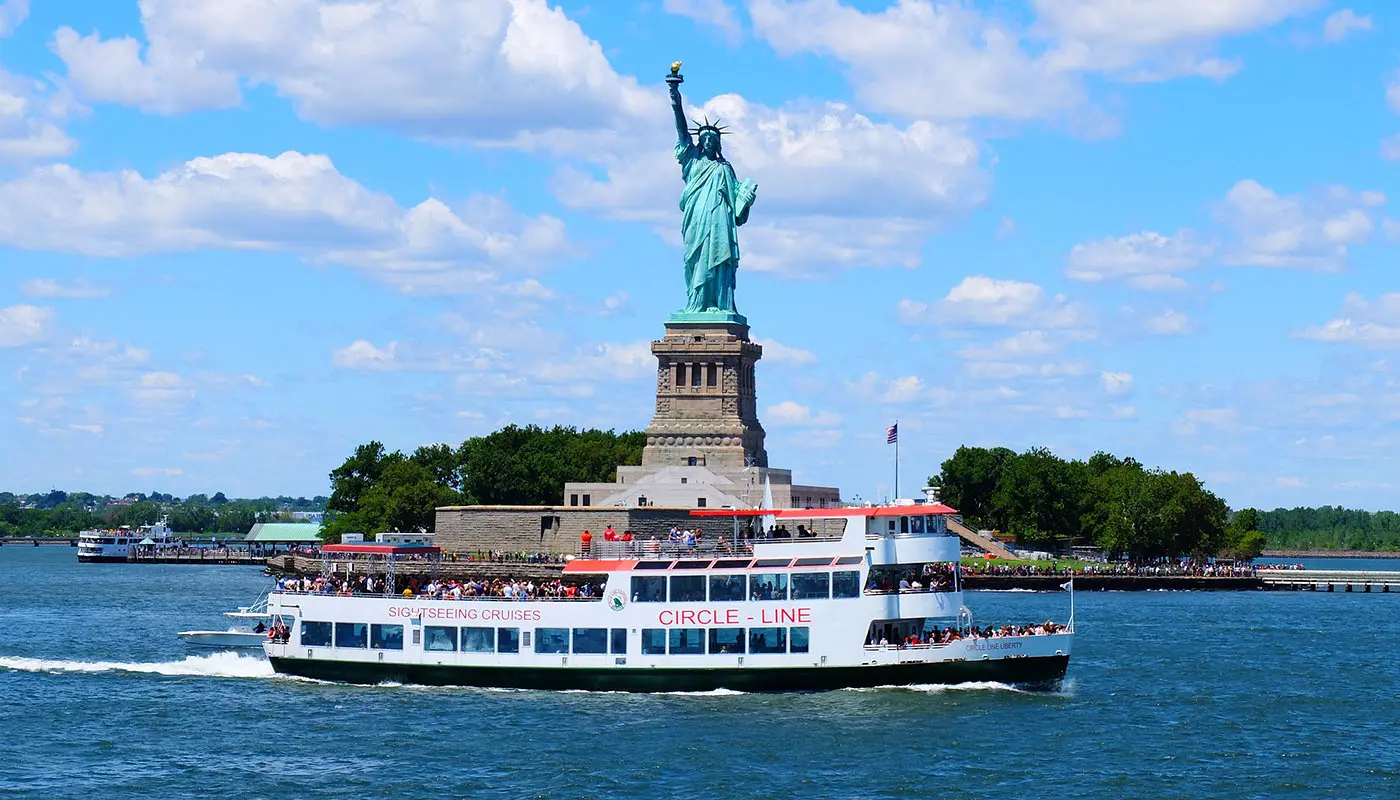 Itinerario de 4 días en Nueva York - Haz un crucero turístico para ver de cerca la Estatua de la Libertad
