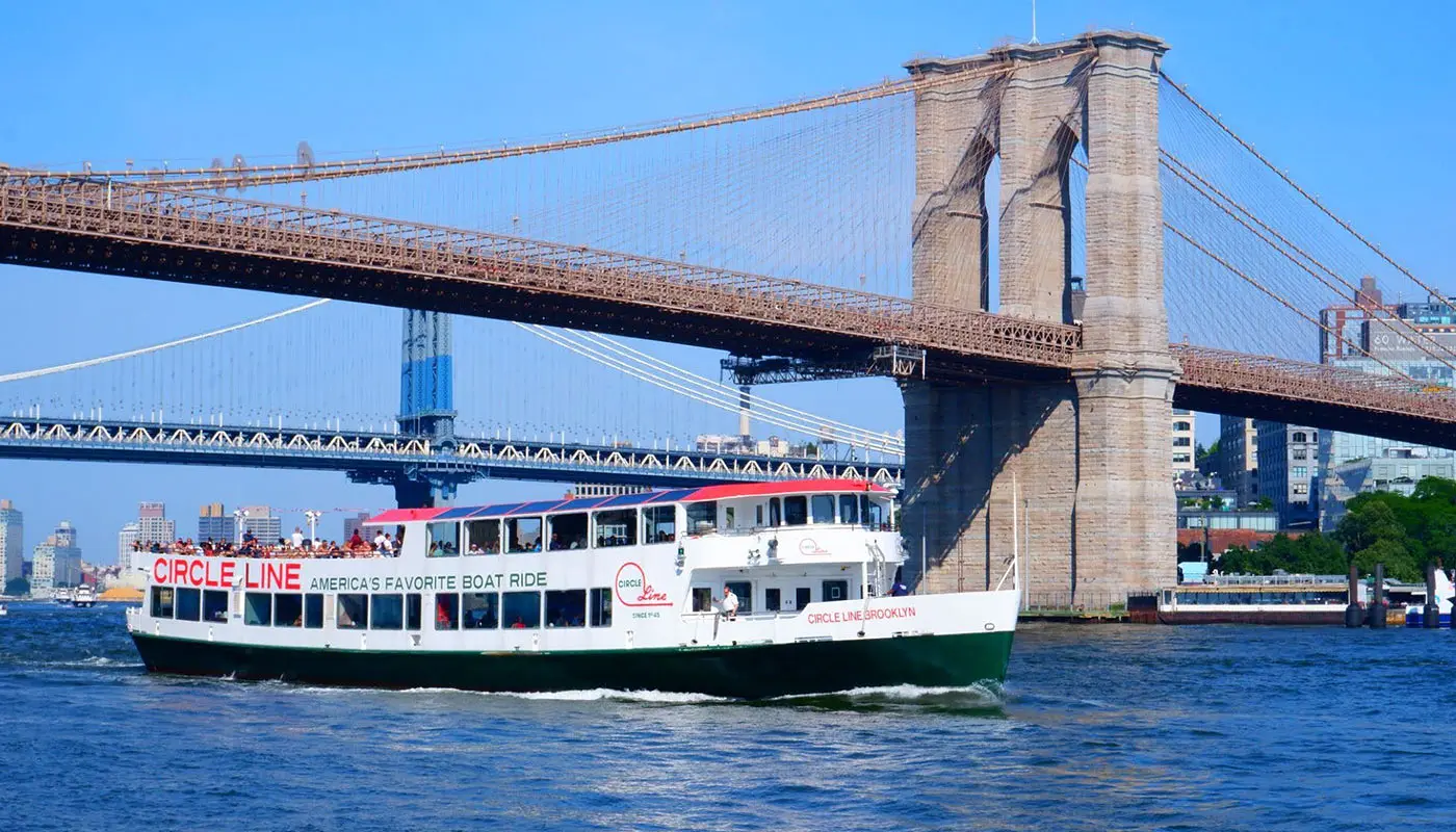 Itinerario de 5 días en Nueva York - Toma un paseo en bote para ver los lugares más destacados desde el agua