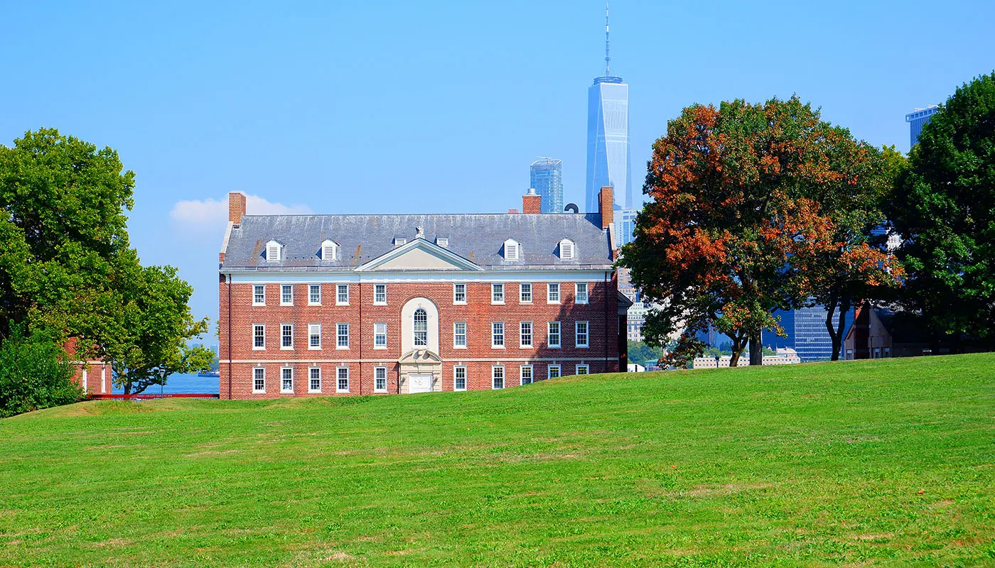 Ruta a pie por Governors Island en Nueva York - Descubre Governors Island