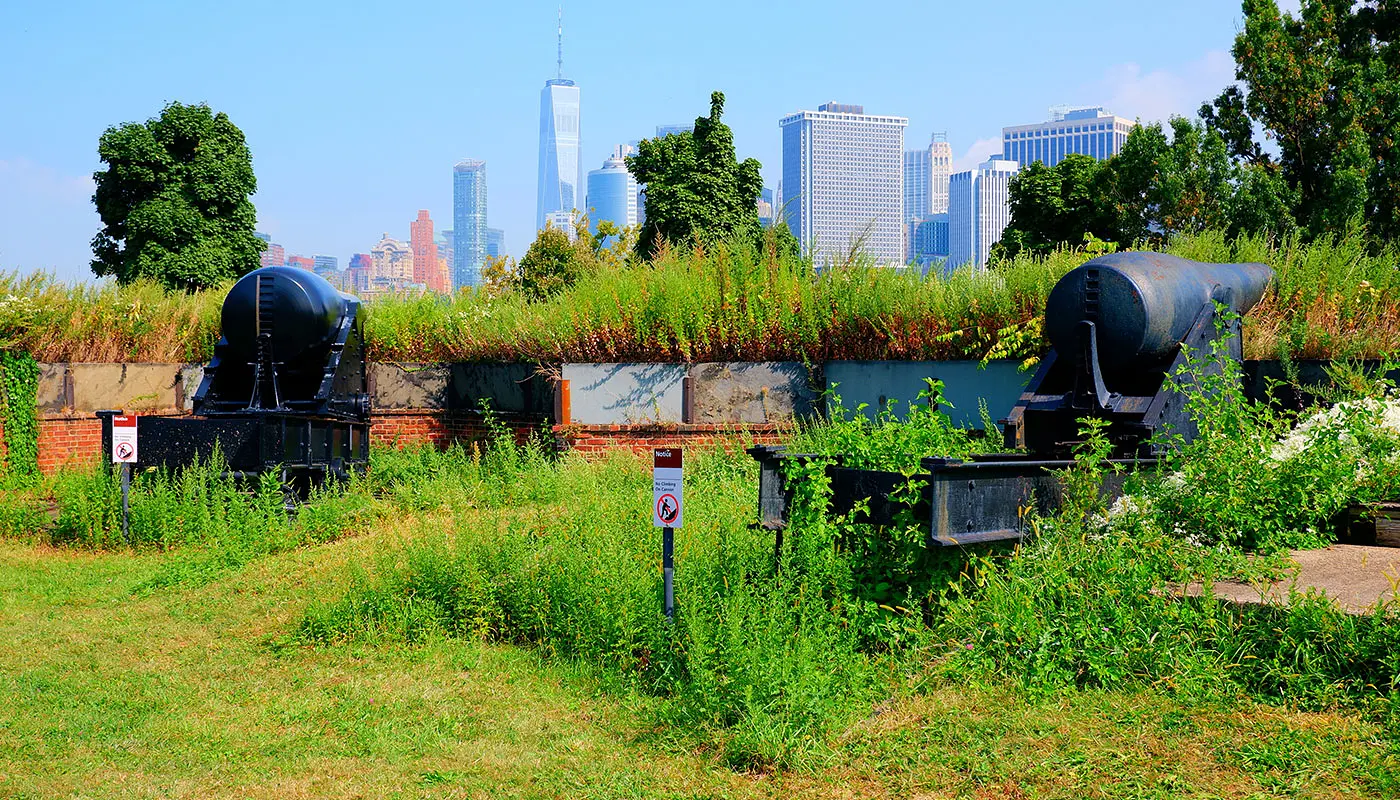Ruta a pie por Governors Island en Nueva York - Conoce más sobre la historia
