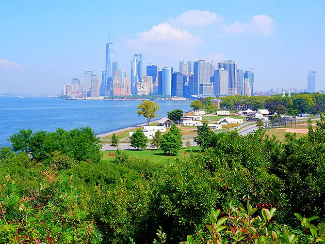 Ruta a pie por Governors Island en Nueva York